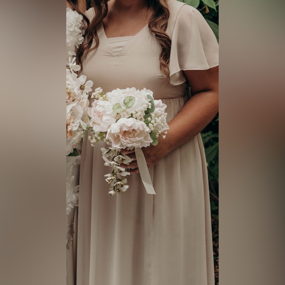 Elegant Cream Dress with Floral Bouquet